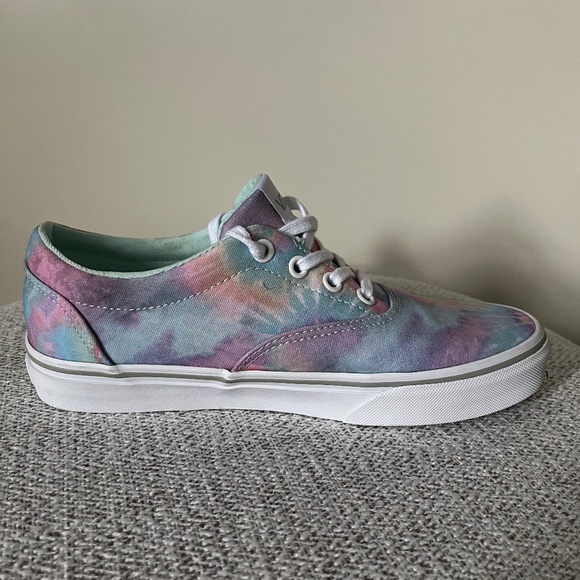 Vans Women’s Sneakers - Picture 5 of 16